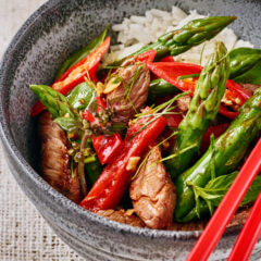 Spice up your evening with asparagus and beef red curry stir-fry
