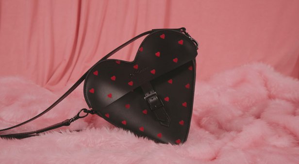 Bag dr-marten-heart - Depop