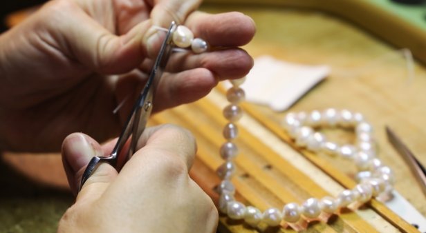 Pearl Stringing Workshop – Bracelet &#038; Earrings