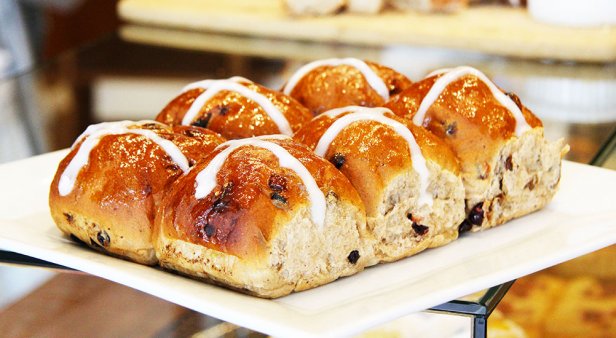 Flour & Chocolate | Brisbane's best hot cross buns | The Weekend Edition