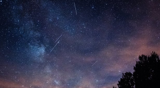 Eyes to the sky – how to catch a spectacular meteor shower in Brisbane this April