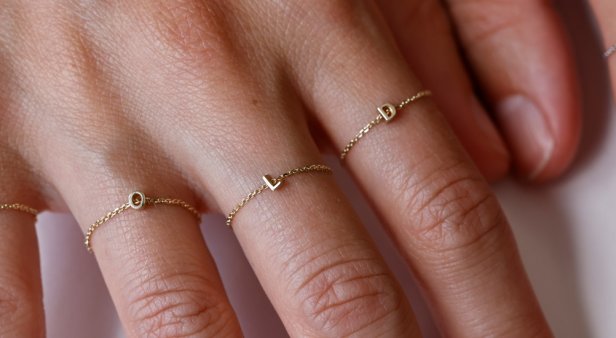Treat yourself to a permanent jewellery experience at Sarah &#038; Sebastian&#8217;s pop-up