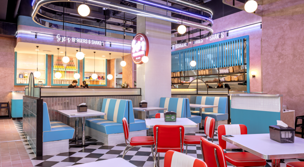 Sue&#8217;s Burgers &#038; Shakes unveils its new retro-inspired diner at South City Square