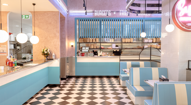 Sue&#8217;s Burgers &#038; Shakes unveils its new retro-inspired diner at South City Square